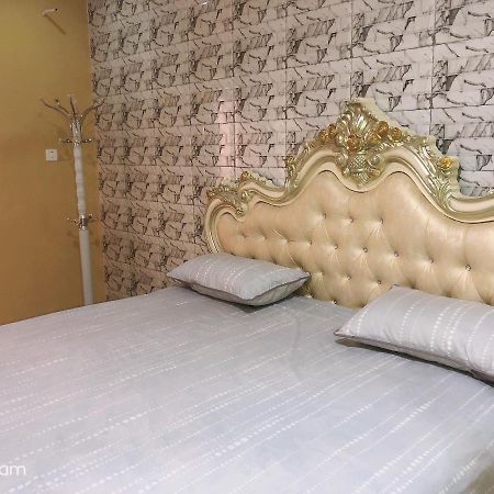 Awamuulamin Manneh Guest House Abuko Esterno foto