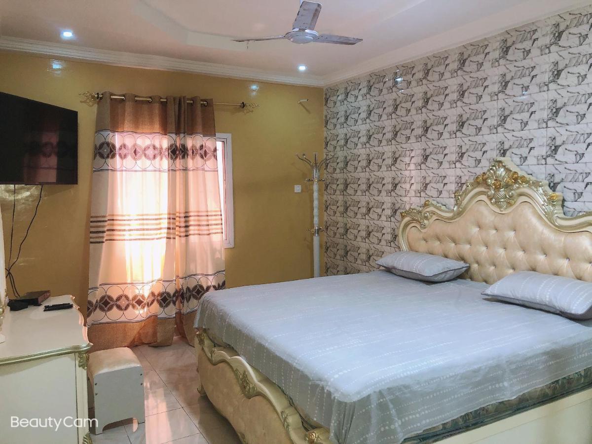 Awamuulamin Manneh Guest House Abuko Esterno foto