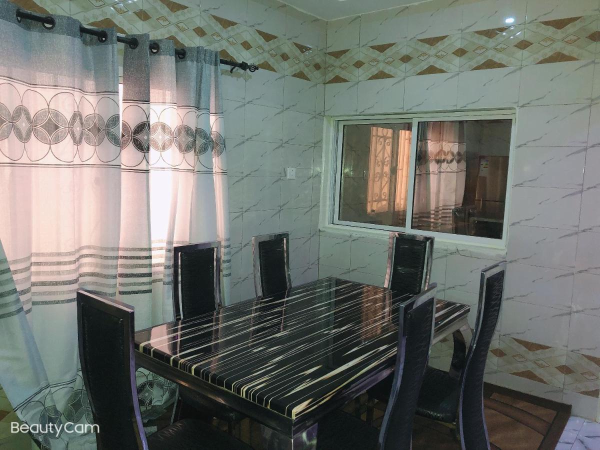 Awamuulamin Manneh Guest House Abuko Esterno foto