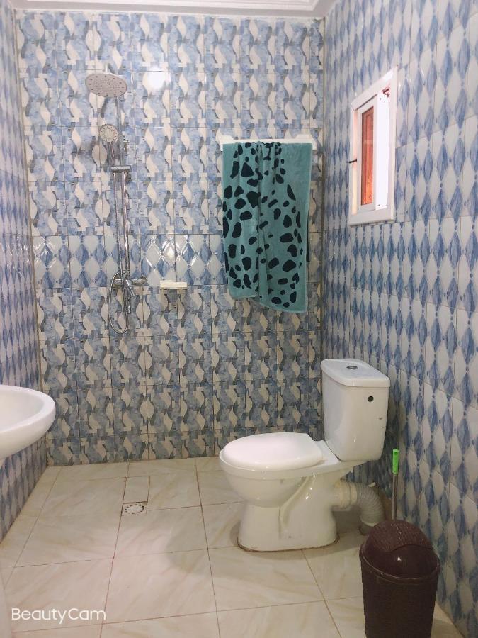 Awamuulamin Manneh Guest House Abuko Esterno foto