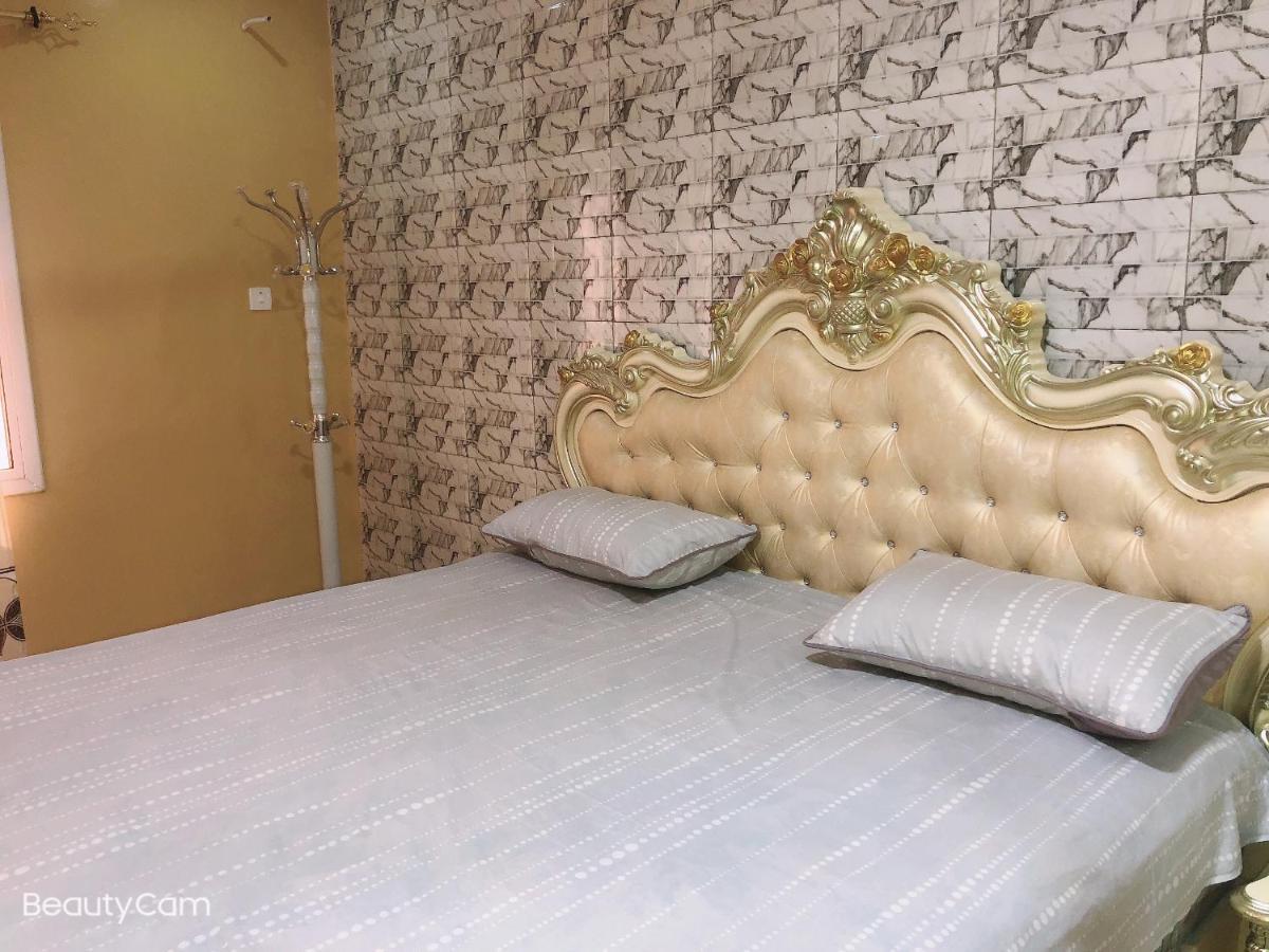 Awamuulamin Manneh Guest House Abuko Esterno foto