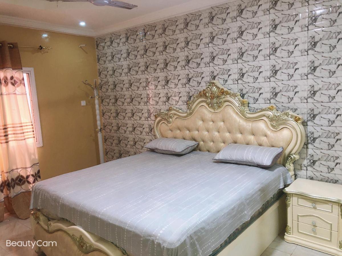Awamuulamin Manneh Guest House Abuko Esterno foto