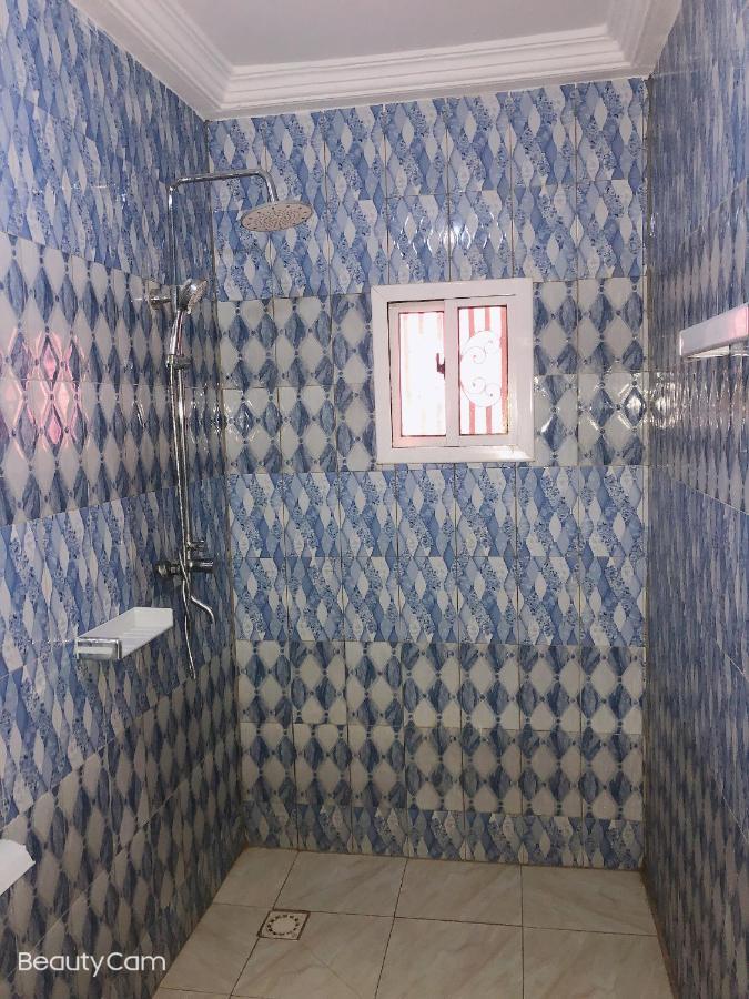 Awamuulamin Manneh Guest House Abuko Esterno foto