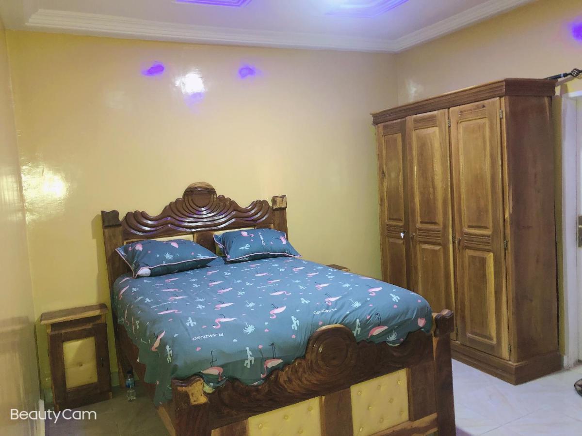 Awamuulamin Manneh Guest House Abuko Esterno foto