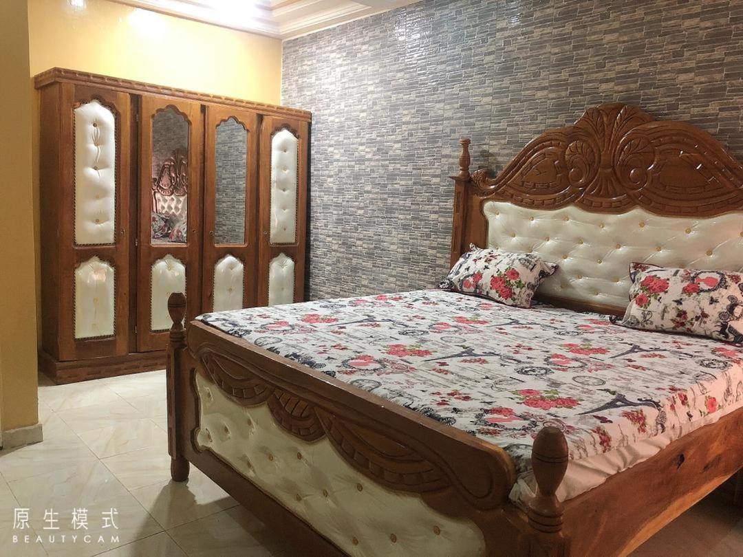 Awamuulamin Manneh Guest House Abuko Esterno foto