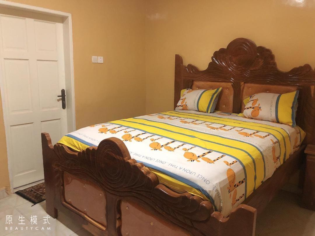Awamuulamin Manneh Guest House Abuko Esterno foto
