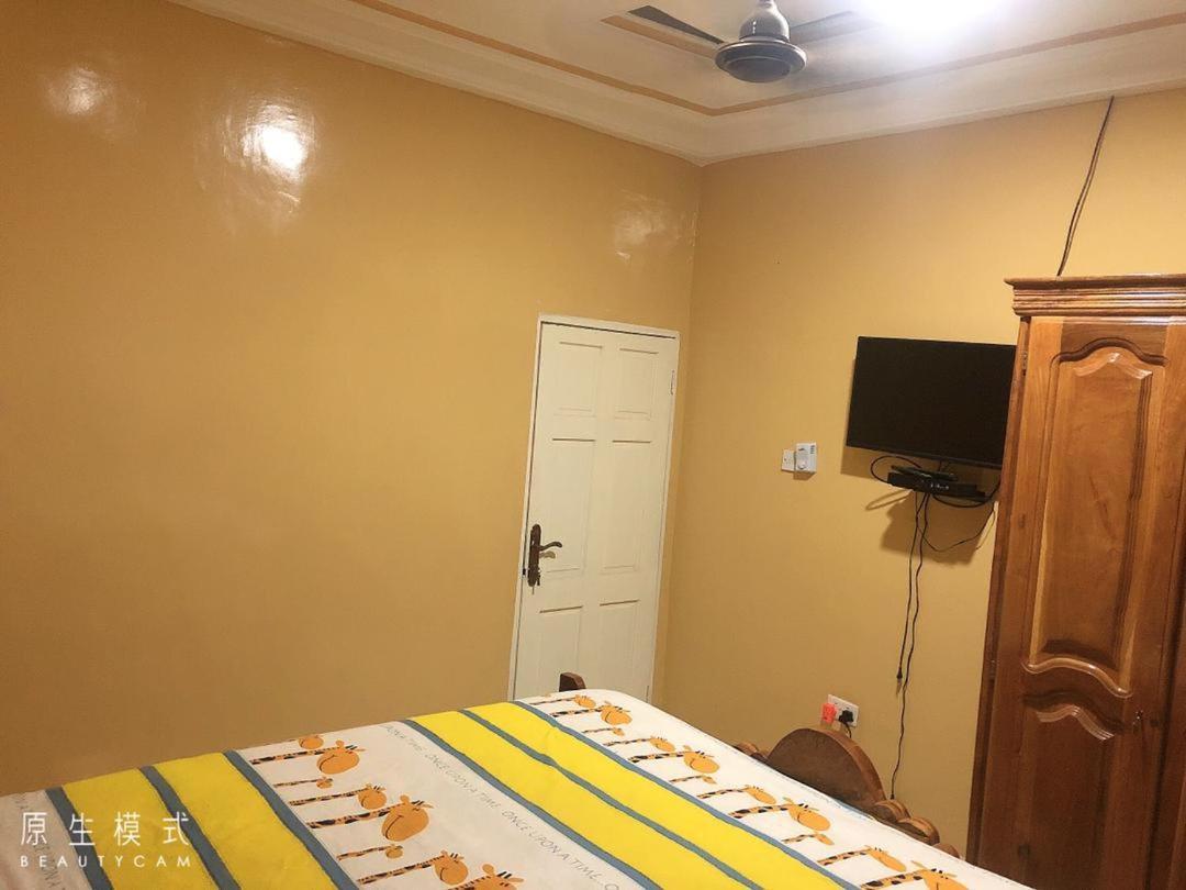 Awamuulamin Manneh Guest House Abuko Esterno foto